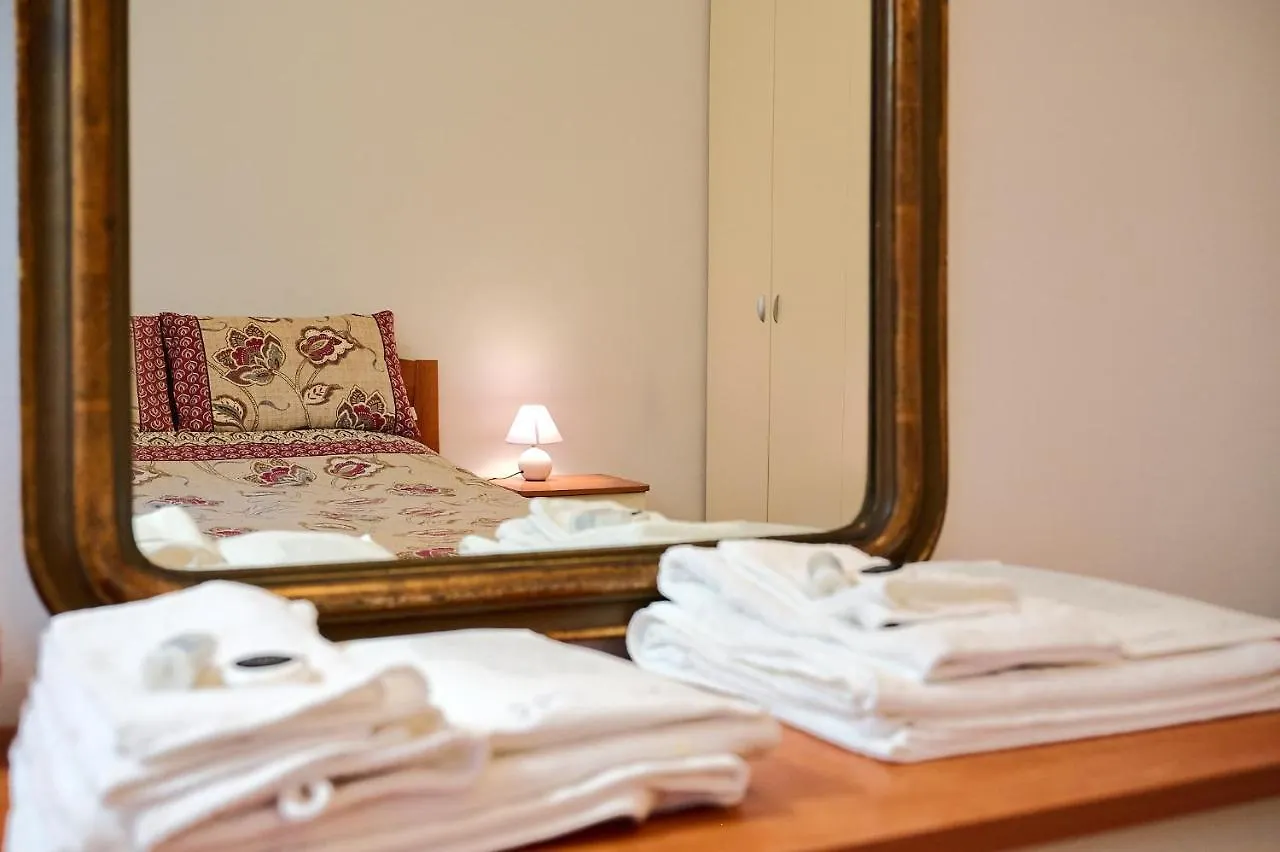 Xenia Apartments - Elegant Flat In The Center Of Milano